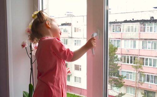детские замки на окна